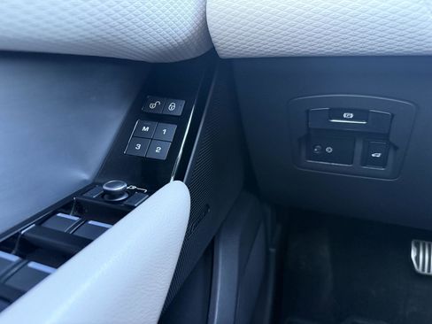 Used 2020 Land Rover Range Rover Velar R-Dynamic S image 12