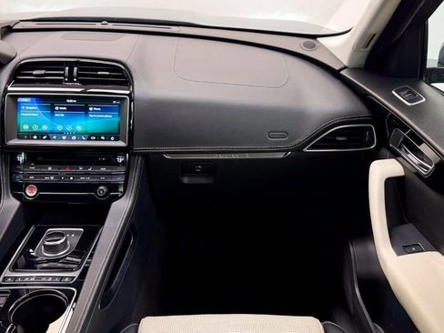 Used 2017 Jaguar F-PACE R-Sport image 41