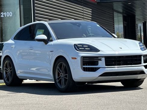 New 2025 Porsche Cayenne Turbo AWD/4WD image 10
