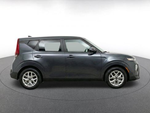 Used 2025 Kia Soul LX w/ LX Technology Package FWD image 10