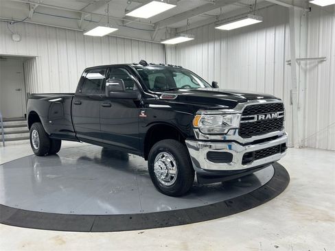Used 2024 RAM 3500 Tradesman w/ Chrome Appearance Group image 3