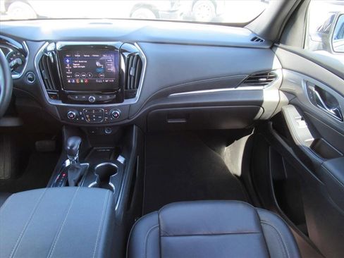 Certified 2023 Chevrolet Traverse LT image 16