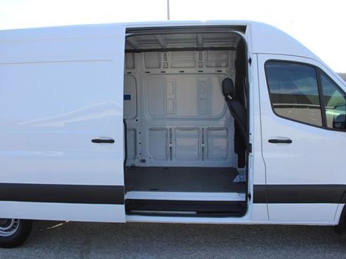 Used 2023 Mercedes-Benz Sprinter 2500 image 37