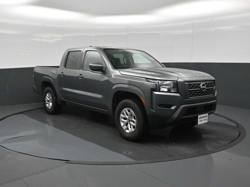 Used 2024 Nissan Frontier SV AWD/4WD image 2
