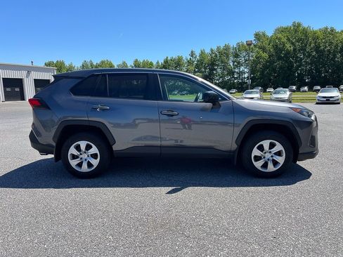 Used 2022 Toyota RAV4 LE AWD/4WD image 9