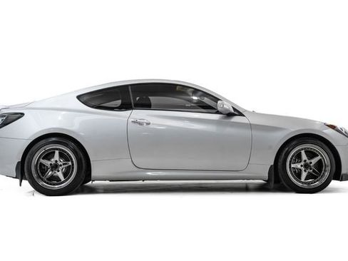 Used 2015 Hyundai Genesis 3.8 image 5