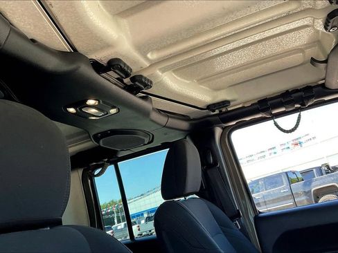 Used 2020 Jeep Gladiator Sport AWD/4WD image 18