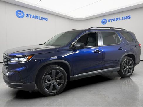 Used 2025 Honda Pilot Sport image 3