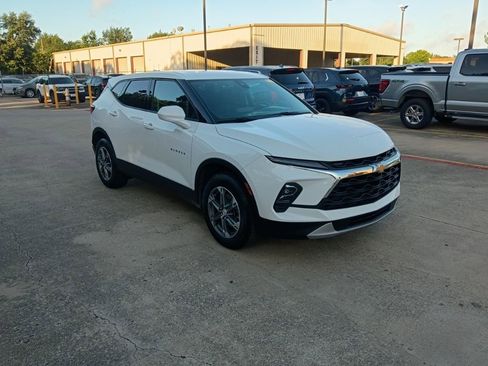 Used 2025 Chevrolet Blazer LT AWD/4WD image 6