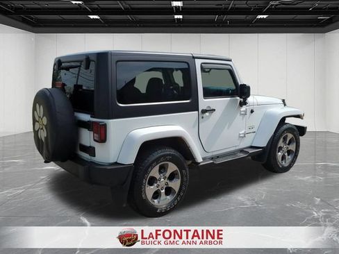 Used 2018 Jeep Wrangler Sahara w/ Connectivity Group AWD/4WD image 8