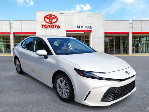 Used 2025 Toyota Camry LE image 2