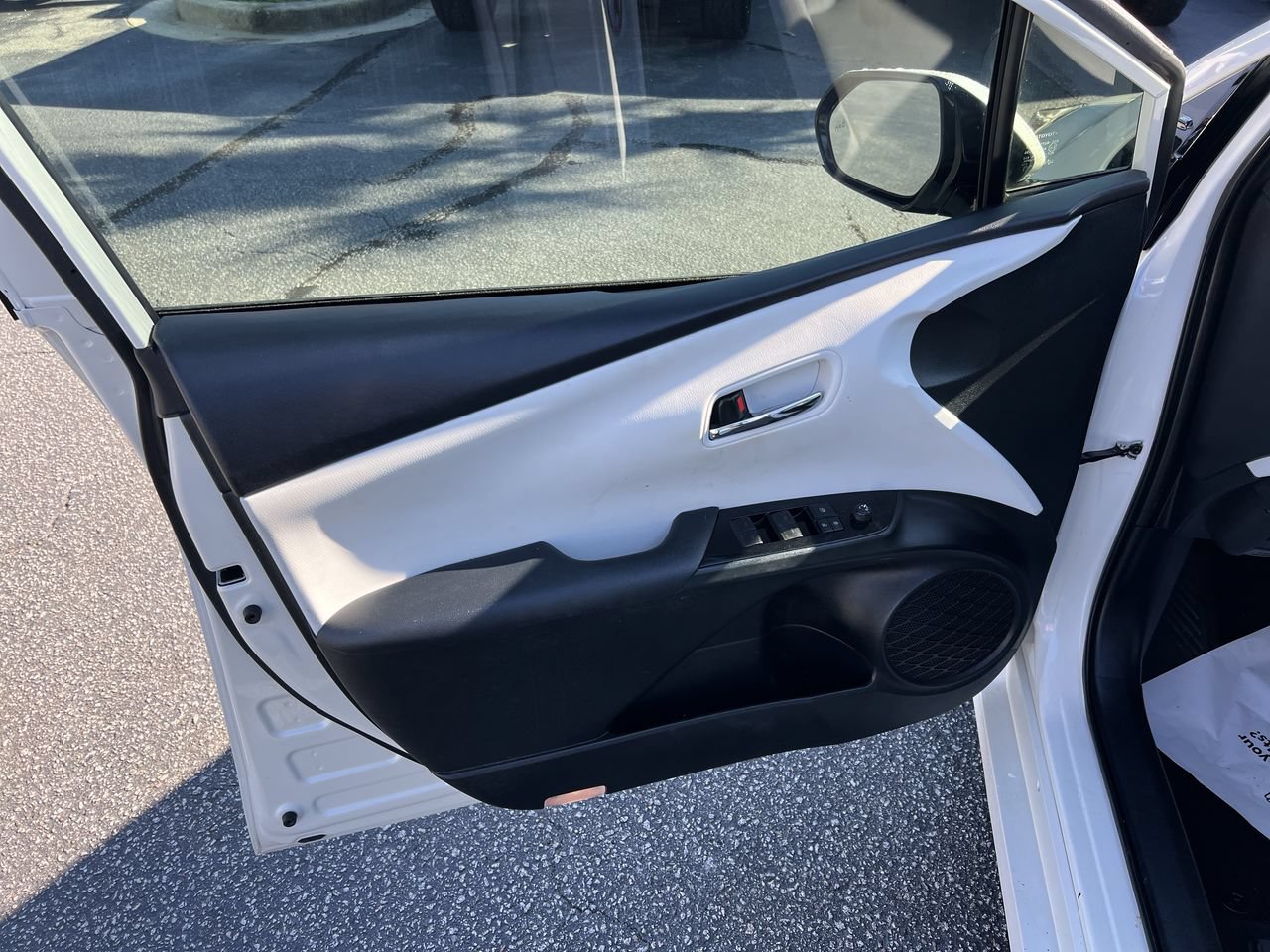Used 2020 Toyota Prius Limited FWD image 14