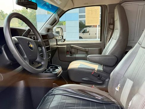 Used 2019 Chevrolet Express 2500 Extended RWD image 17