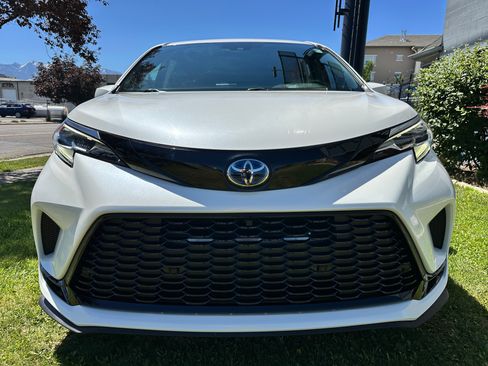 Used 2021 Toyota Sienna Platinum FWD image 12