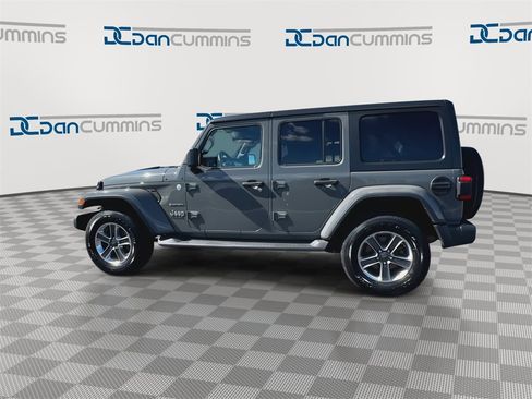 Used 2018 Jeep Wrangler Unlimited Sahara image 6