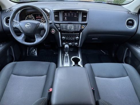 Used 2018 Nissan Pathfinder SV image 12