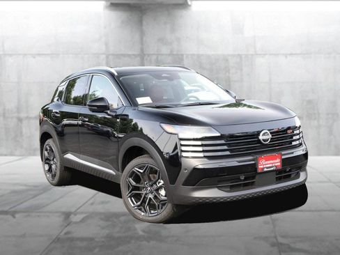 New 2025 Nissan Kicks SR image 2