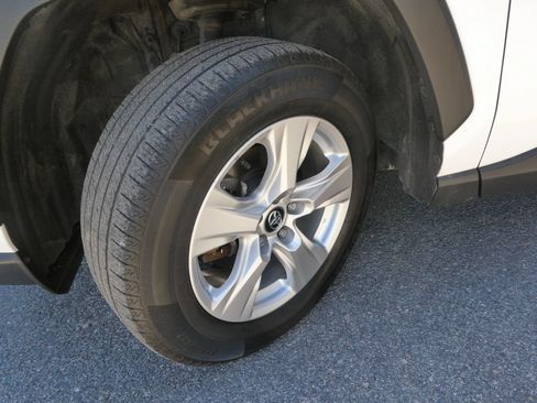 Used 2021 Toyota RAV4 XLE AWD/4WD image 29