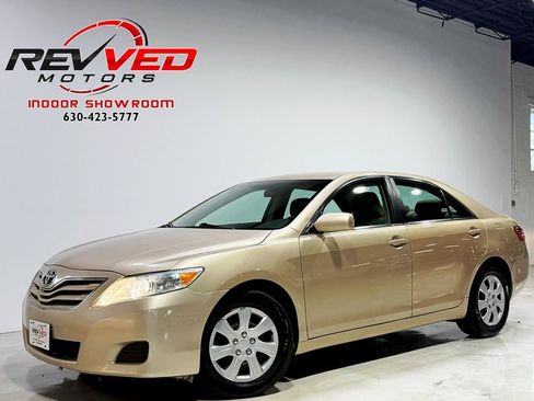 Used 2011 Toyota Camry LE image 1