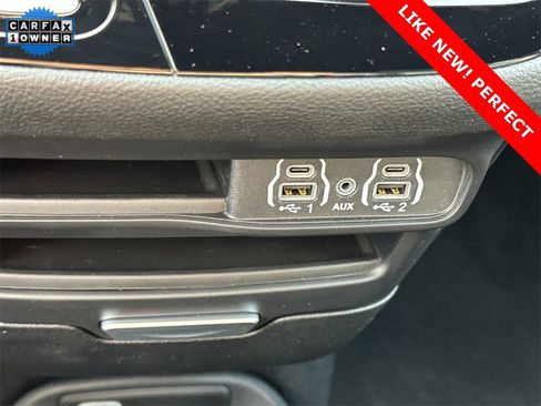 Used 2025 Chrysler Pacifica Select image 24