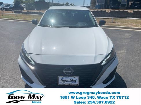 Used 2024 Nissan Altima 2.5 SV FWD image 9