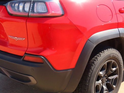 Used 2019 Jeep Cherokee Trailhawk image 10