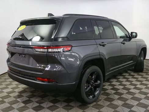 Used 2023 Jeep Grand Cherokee Limited w/ Black Appearance Package AWD/4WD image 14
