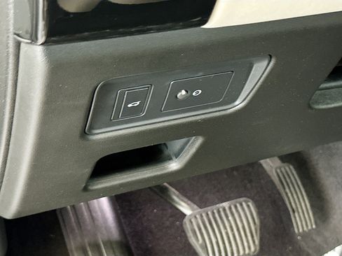 Used 2019 Land Rover Discovery HSE AWD/4WD image 10