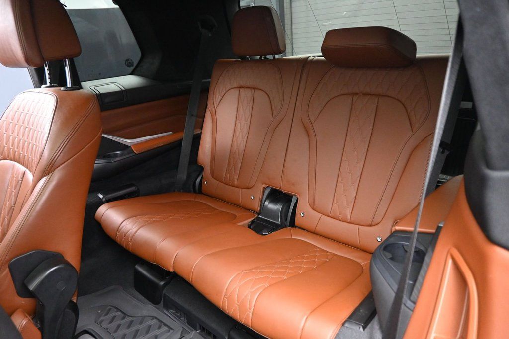 Used 2020 BMW X7 M50i w/ Dynamic Handling Package AWD/4WD image 20