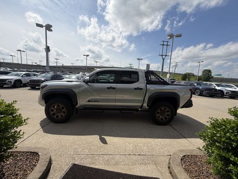Used 2024 Toyota Tacoma 4x4 Double Cab Hybrid image 19