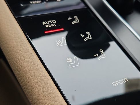 Certified 2025 Porsche Macan image 23