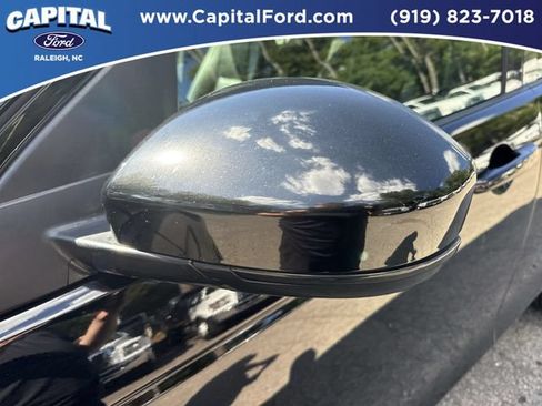 Used 2019 Land Rover Discovery Sport HSE AWD/4WD image 12