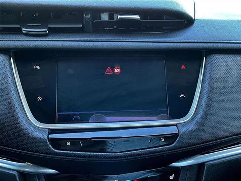 Used 2022 Cadillac XT6 Luxury image 23