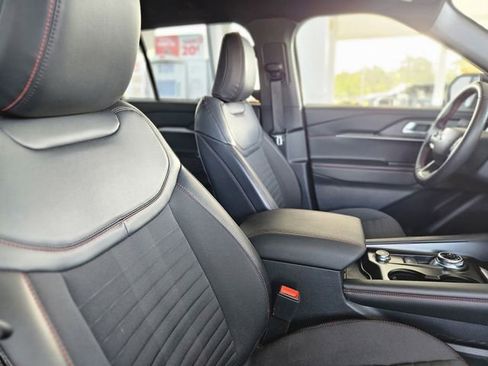 Used 2025 Ford Explorer ST-Line w/ ST-Line Street Pack AWD/4WD image 14