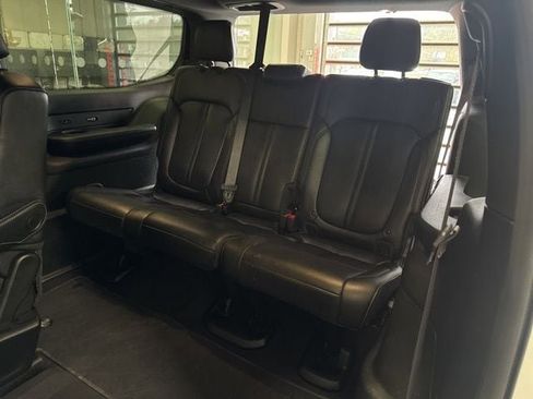 Used 2024 Jeep Wagoneer Series III AWD/4WD image 39