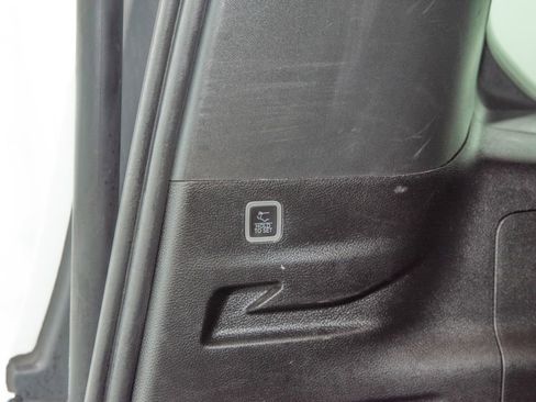 Used 2024 Jeep Wagoneer L Series II w/ Flexible Seating Group RWD image 16