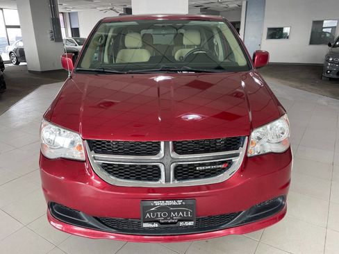 Used 2016 Dodge Grand Caravan SXT image 2