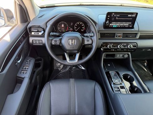 Used 2025 Honda Pilot EX-L image 9