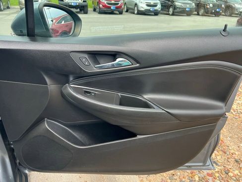 Used 2019 Chevrolet Cruze Premier FWD image 23