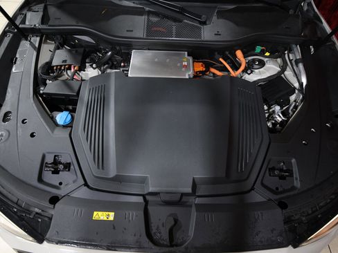 Used 2021 Audi e-tron Premium w/ Convenience Plus Package image 28