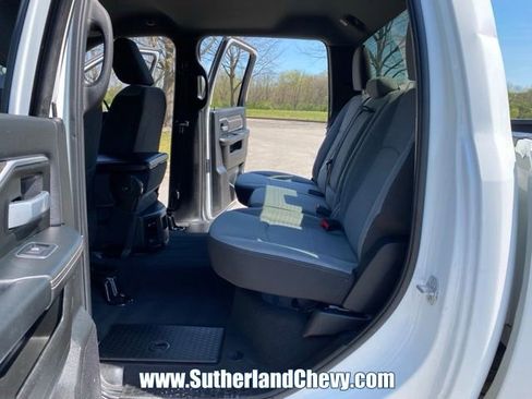 Used 2024 RAM 2500 Big Horn AWD/4WD image 39