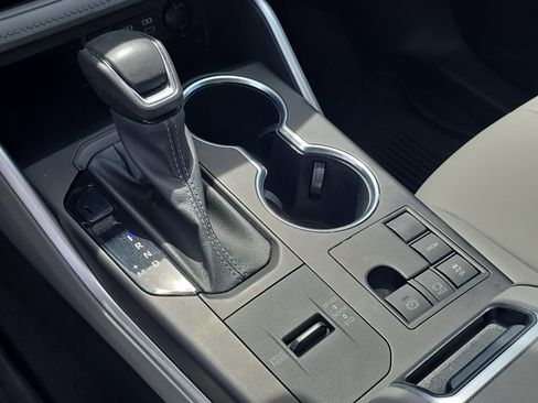 Used 2023 Toyota Highlander XLE image 28