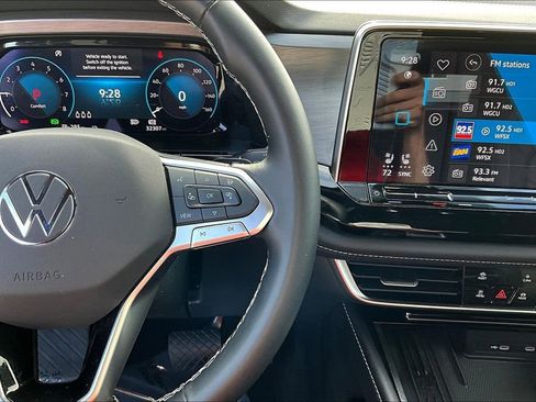Certified 2025 Volkswagen Atlas Cross Sport SE AWD/4WD image 25