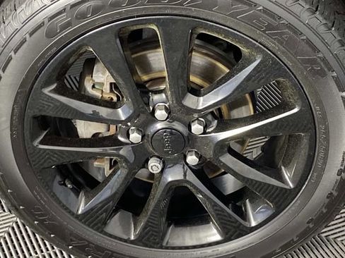 Used 2018 Jeep Grand Cherokee Altitude AWD/4WD image 27