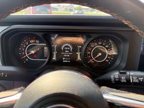 Used 2025 Jeep Wrangler Unlimited Sahara AWD/4WD image 18