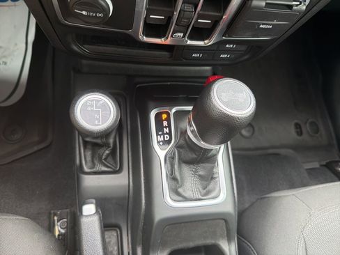 Used 2023 Jeep Wrangler Unlimited Sport AWD/4WD image 16