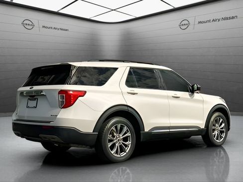 Used 2022 Ford Explorer XLT w/ Equipment Group 202A AWD/4WD image 5