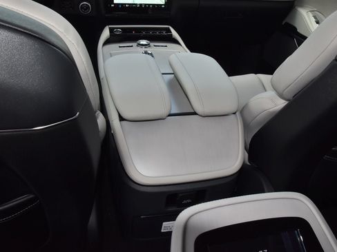 New 2026 Lincoln Navigator L Reserve w/ Jet Appearance Package AWD/4WD image 19