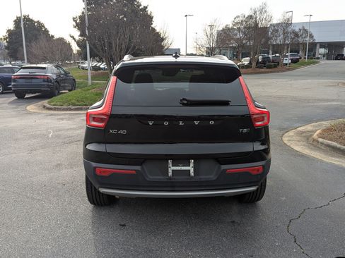 Used 2020 Volvo XC40 T5 Momentum image 6