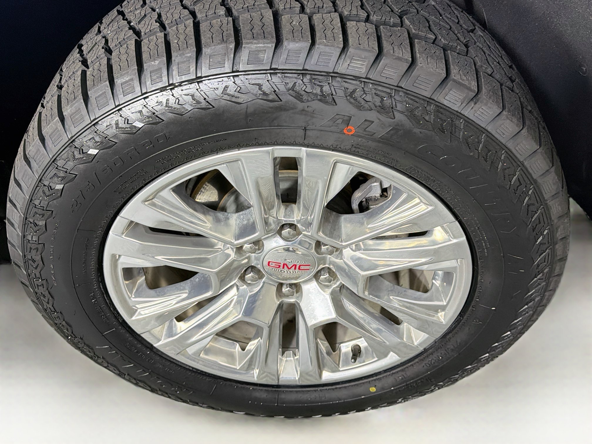 Used 2025 GMC Yukon Denali RWD image 11